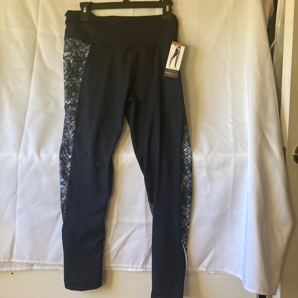 Black, grey and white spandex exercise leggings with side pattern